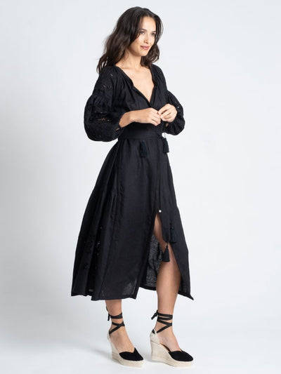 Vestido midi negro de lino con bordado suizo 