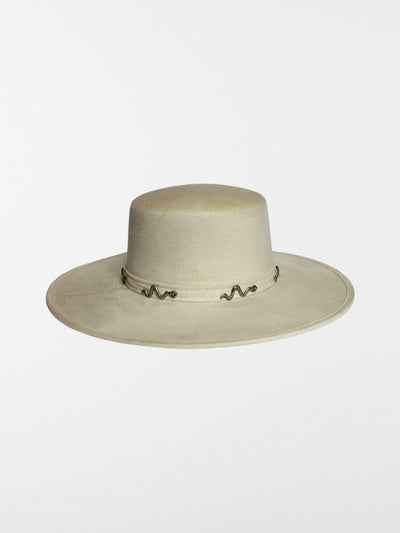 Sombrero cordobés de ante blanco con decoración de serpientes 