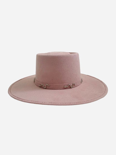 Sombrero cordobés rosa con adornos en plata