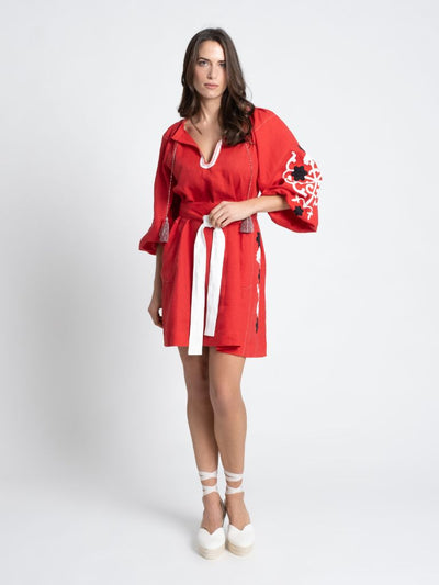 Vestido corto rojo de lino con bordados 