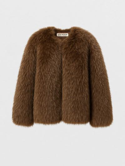 Abrigo de pelo largo de color marrón