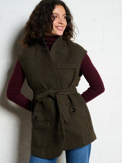 Chaqueta marrón con cinturón