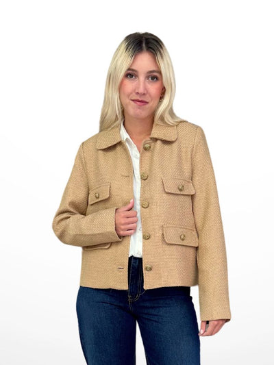 chaqueta tweed beige con botón dorado 