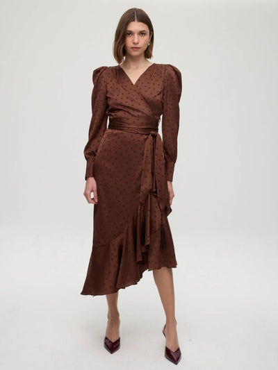 Vestido con lunares de color marrón